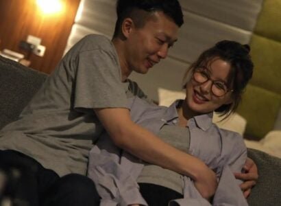 Ex-girlfriend của cô ấy đang là diễn viên nổi tiếng chỉ cần nhìn là muốn xơi